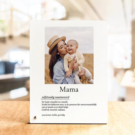 Gepersonaliseerde fotolijst voor op het bureau met een foto en tekst - Definitie