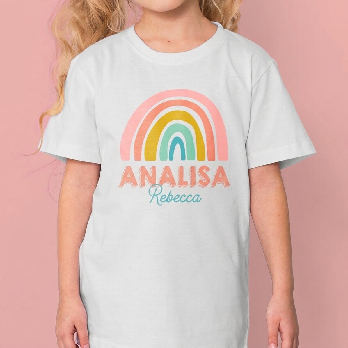 T-shirt en coton pour enfants personnalisé avec un prénom - Arc-en-ciel
