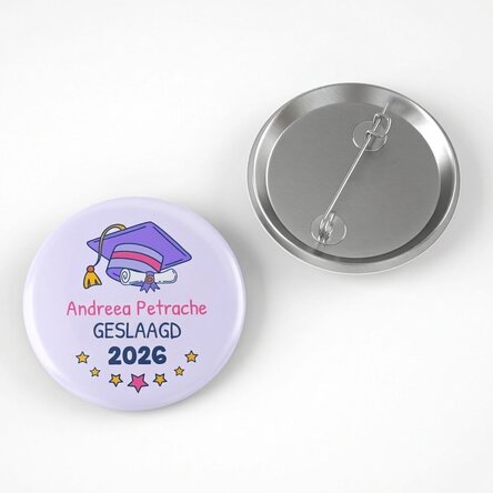Gepersonaliseerde button met tekst voor het afstuderen van kinderen