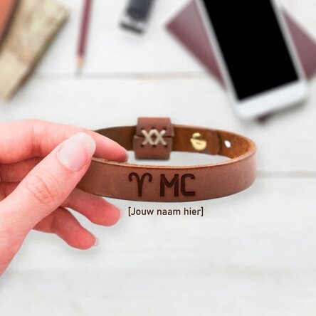 Gepersonaliseerde leren armband met initialen en het sterrenbeeld Ram