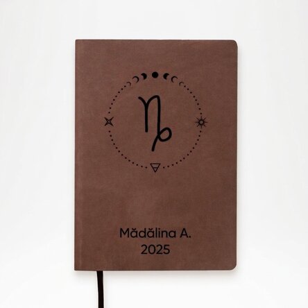 Agenda en cuir personnalisé avec un texte et le signe du Capricorne