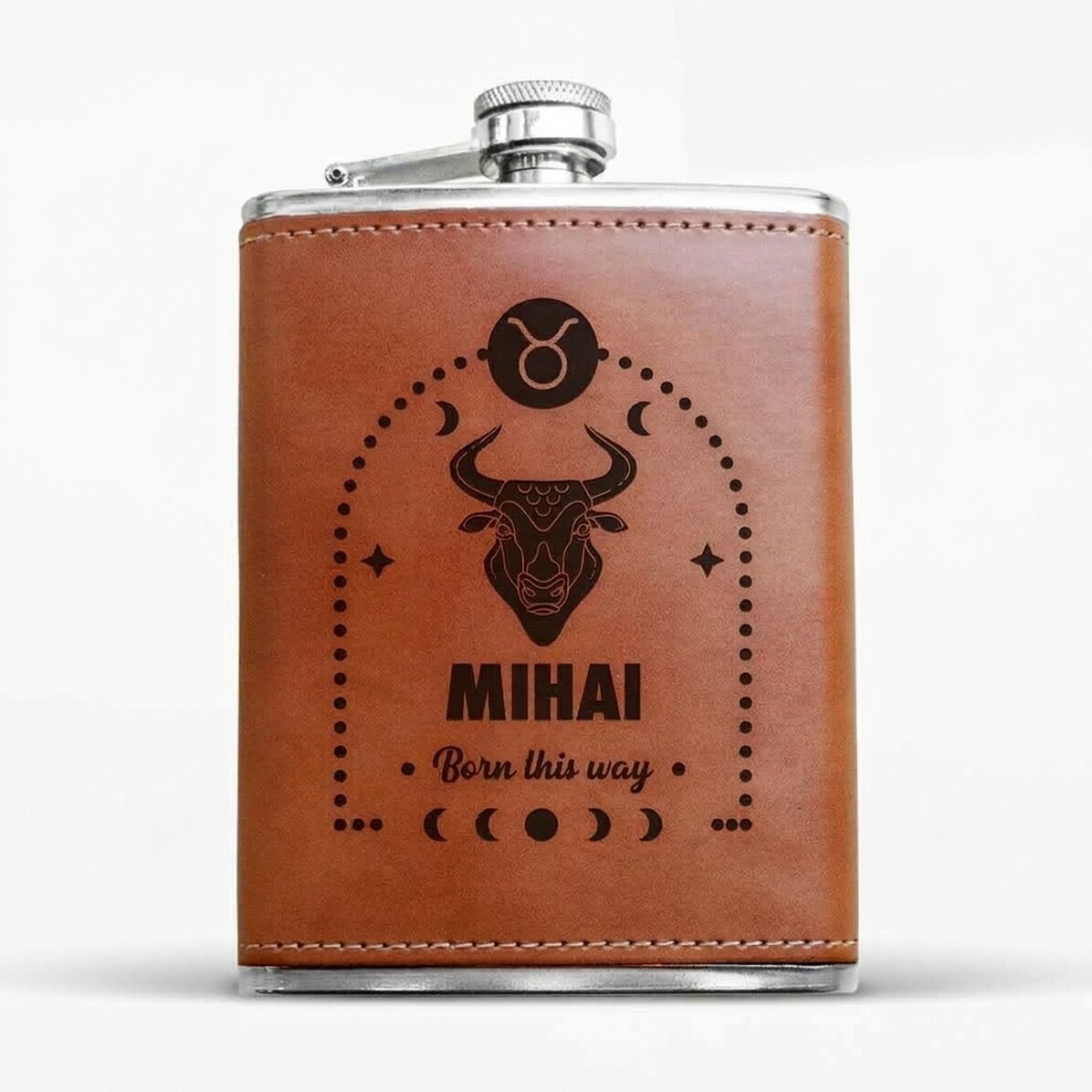 Zakflesje met leren hoesje, gepersonaliseerd met tekst en sterrenbeeld - Stier