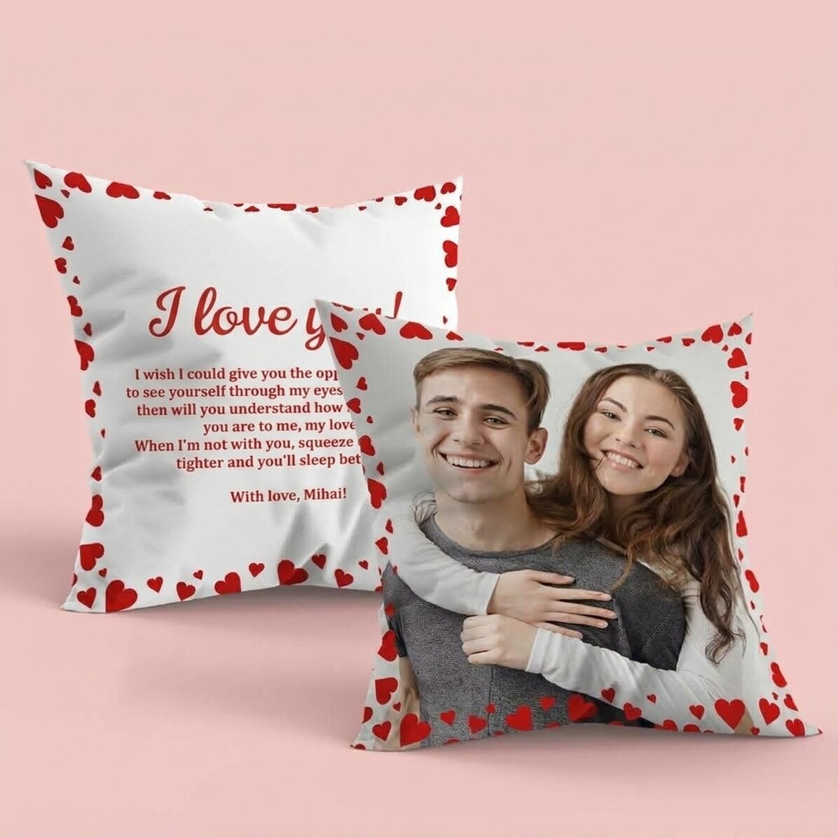 Gepersonaliseerd kussen met een foto en een boodschap aan beide kanten - Love
