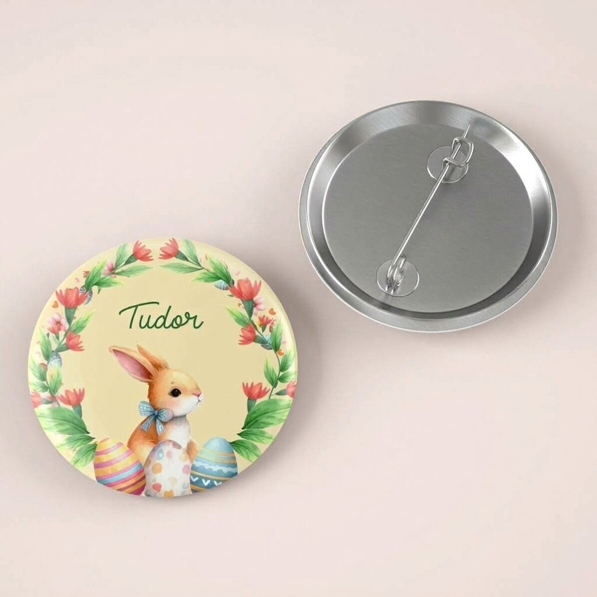Badge personnalisé avec un prénom pour Pâques - Lapin