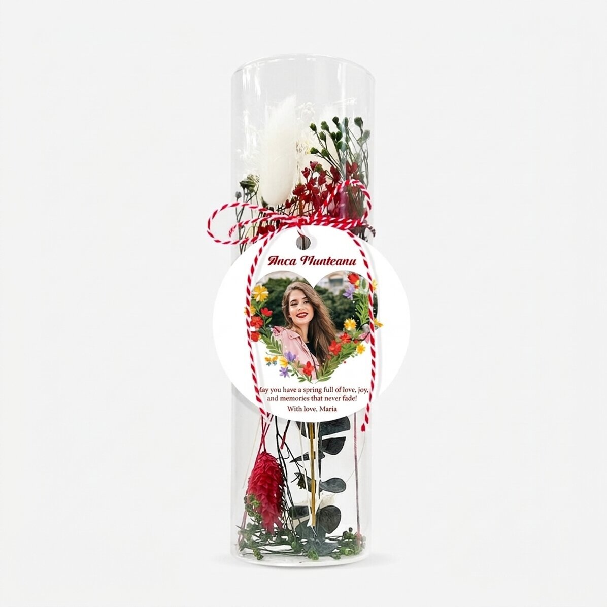 Décoration « martisor » en verre avec fleurs stabilisées, personnalisée avec un message et une photo