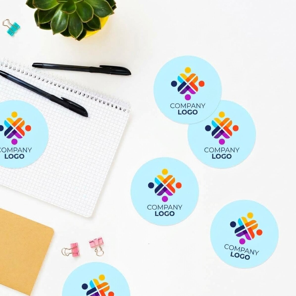 Set van 6 ronde stickers (zelfklevende etiketten) met een diameter van 7 cm, bedrukt met logo