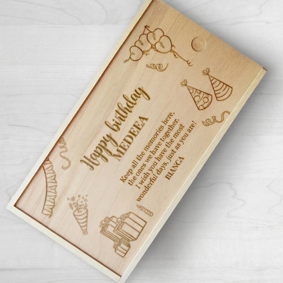 Coffret cadeau personnalisé en bois avec message - Joyeux anniversaire