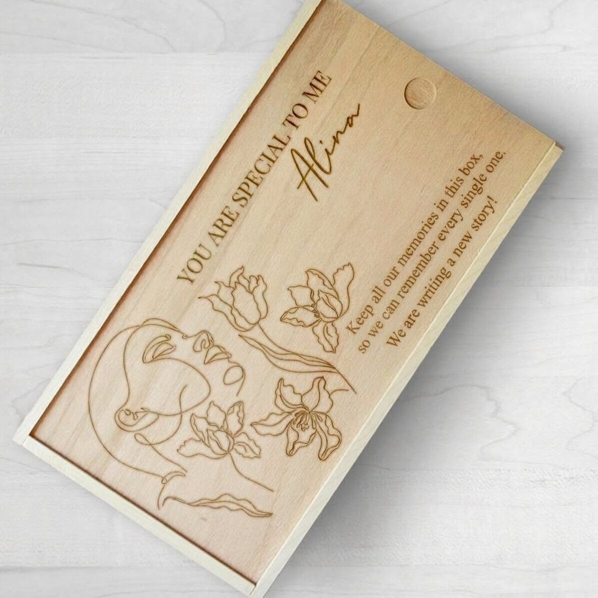 Gepersonaliseerde houten geschenkdoos met een boodschap voor haar