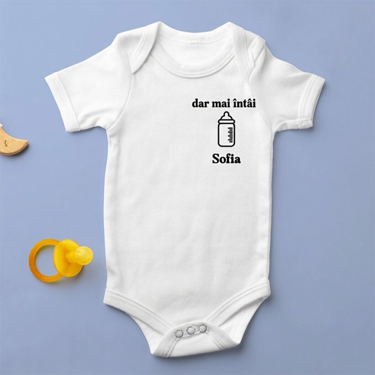 Body pour bébé personnalisé avec un texte - « But first... »
