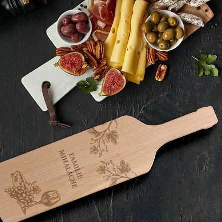 Kaasrasp in de vorm van een fles, gepersonaliseerd met een boodschap