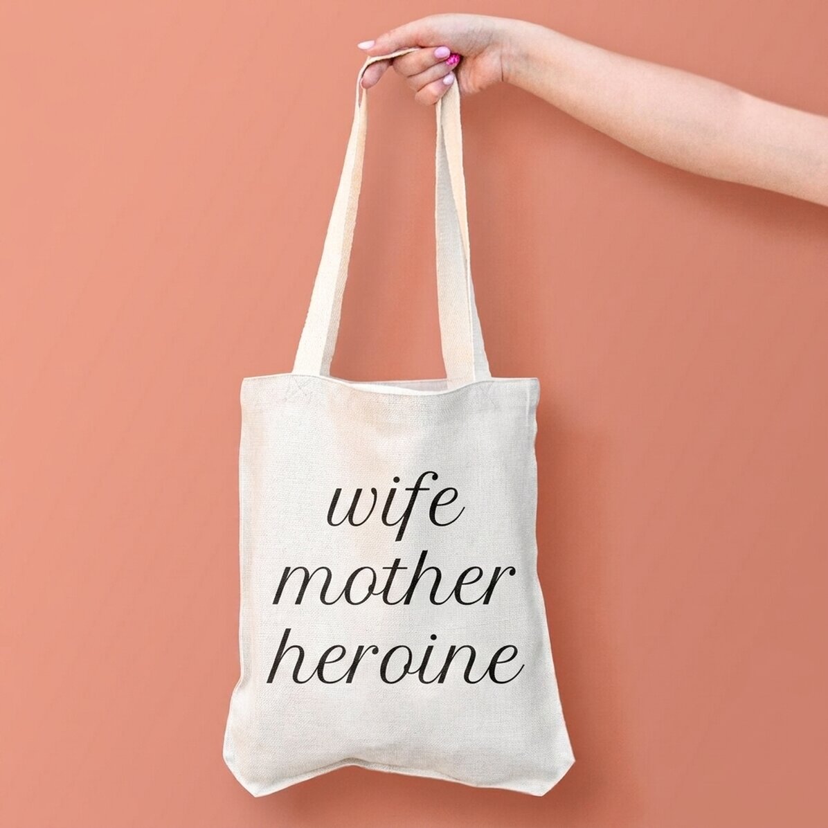 Sac personnalisé avec le texte « Épouse, Maman, Héroïne ».