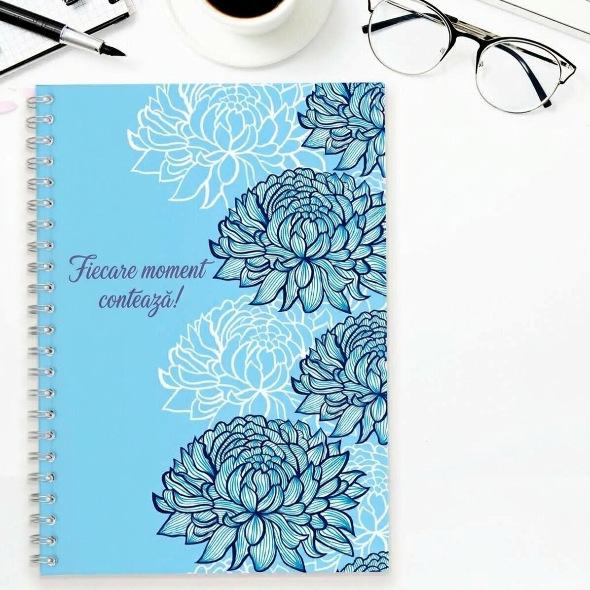 Carnet personnalisé avec le texte « Every moment matters ! »