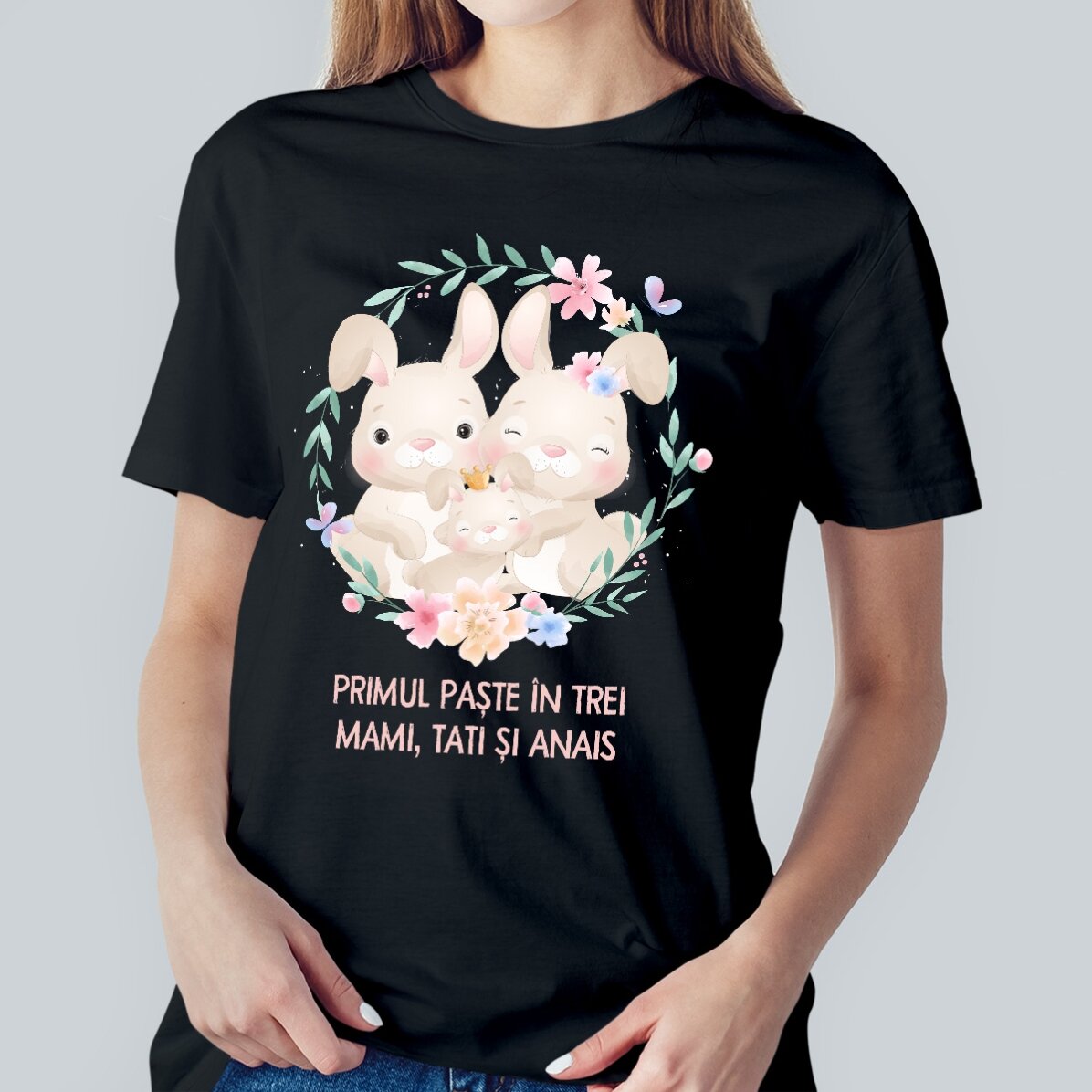 T-shirt en coton personnalisé avec un texte - Première Pâques à trois